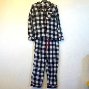 Black and white wonder shop holiday pajamas set